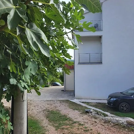 Apartamento Vrulja *